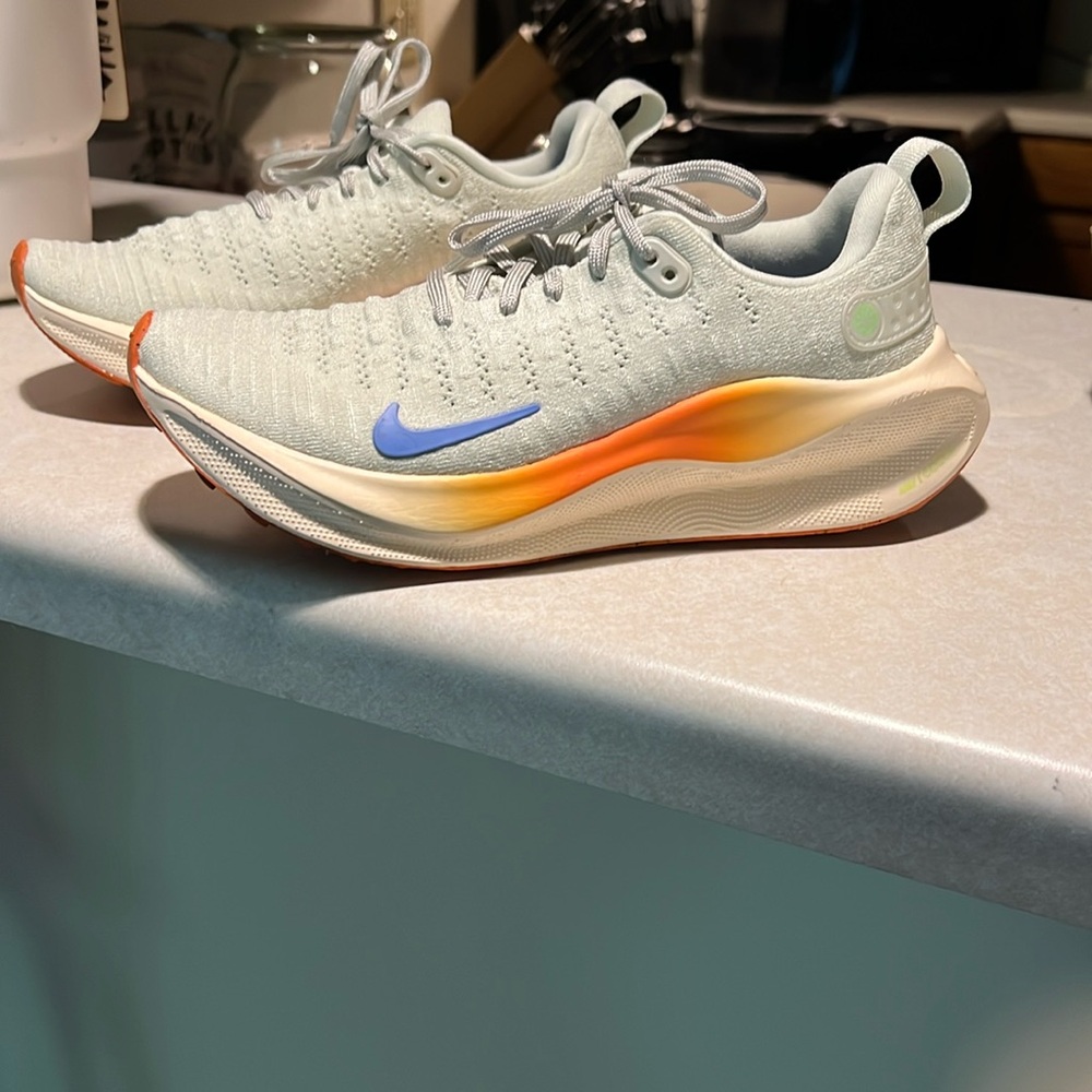 Nike Infinity Rn Size 7 - image 1